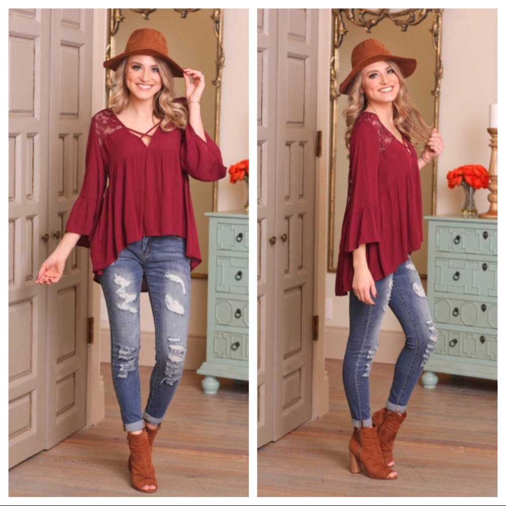 Lace back hi-lo tunic.
